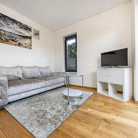 Apartment Sea Breeze By Pailsek Pajury *